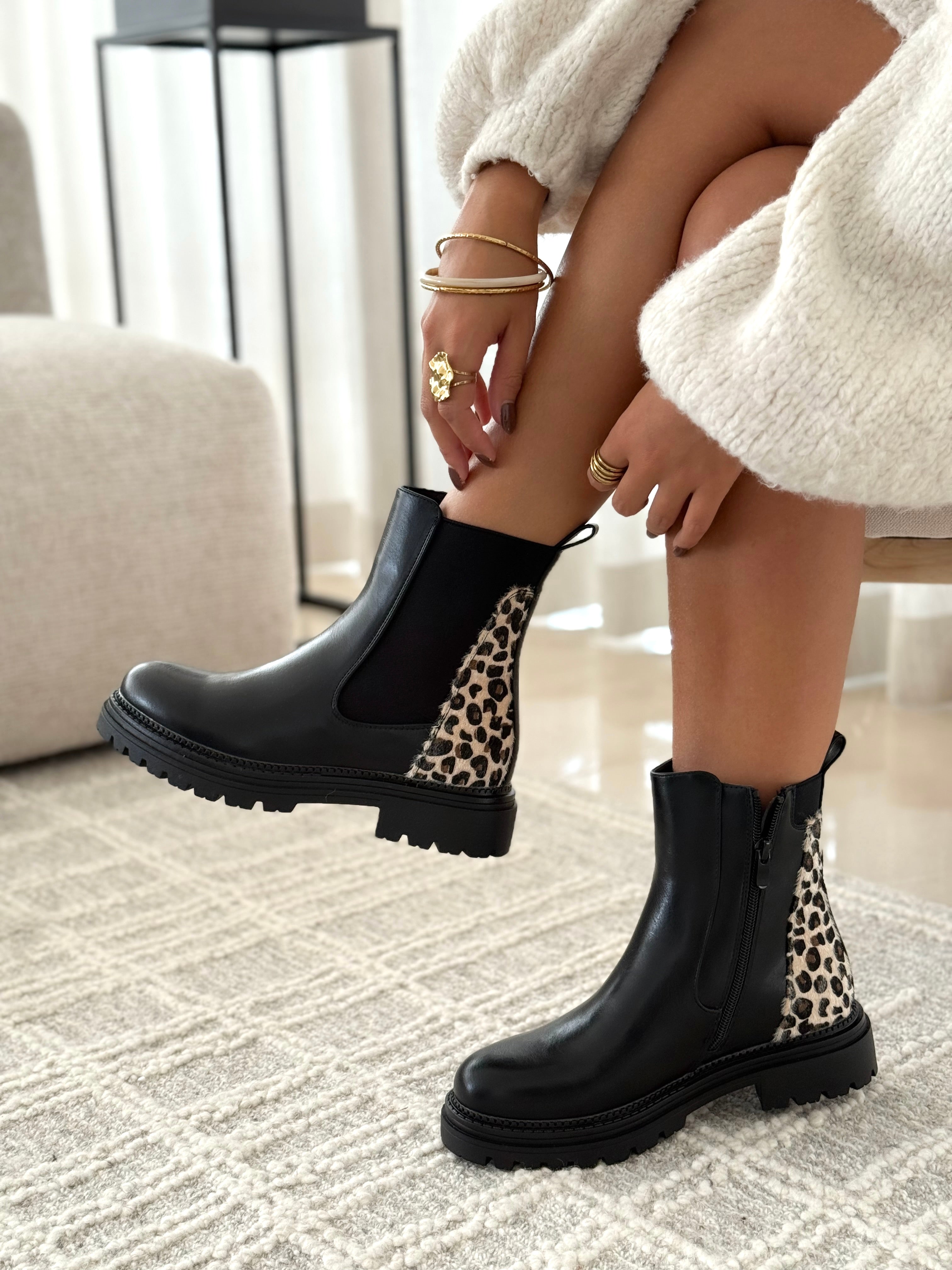 Noiré | Chelsea Laarzen met Luipaard Accent